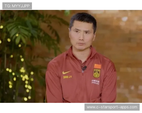 球员在赛后接受采访展现职业精神,足球球员采访 球员在赛后接受采访展现职业精神,足球球员采访